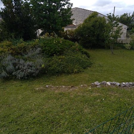 Gite Climatise *** Le Pigeonnier Pons Exterior foto