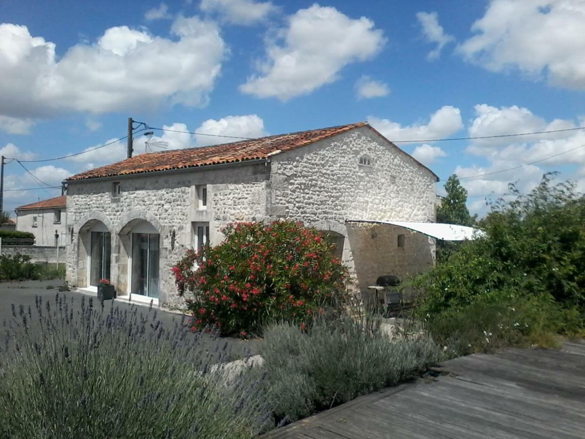 Gite Climatise *** Le Pigeonnier Pons Exterior foto